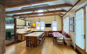 Magical Post And Beam Loft Downtown Newport!